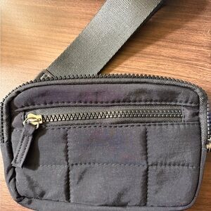 Iris Black Quilted Wristlet